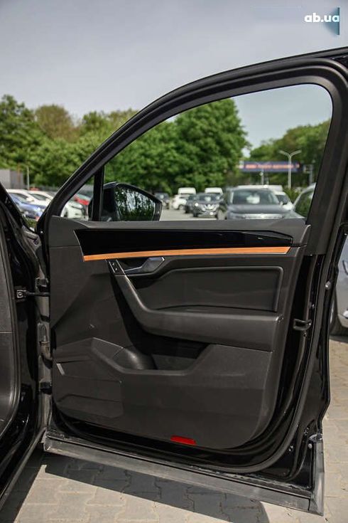 Volkswagen Touareg 2018 - фото 26