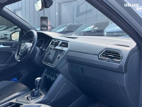 Volkswagen Tiguan 2020 серый - фото 34