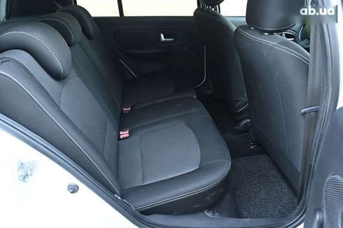 Renault Clio 2010 - фото 27