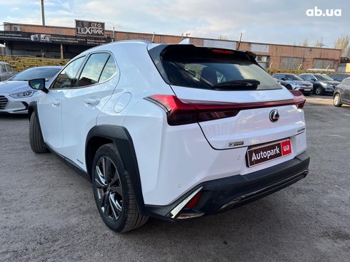 Lexus UX 2018 белый - фото 6