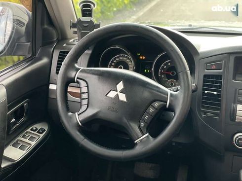 Mitsubishi Pajero Wagon 2008 - фото 16