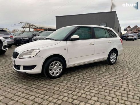 Skoda Fabia 2011 - фото 4