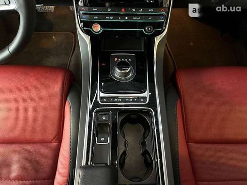 Jaguar XE 2018 - фото 18
