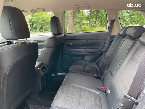 Mitsubishi Outlander 2019 белый - фото 26