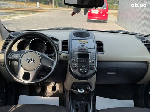 Kia Soul 2010 бежевый - фото 39