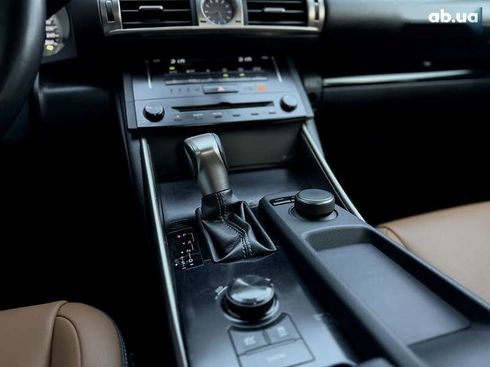 Lexus IS 2013 - фото 23