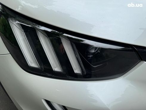 Peugeot 2008 2021 белый - фото 25