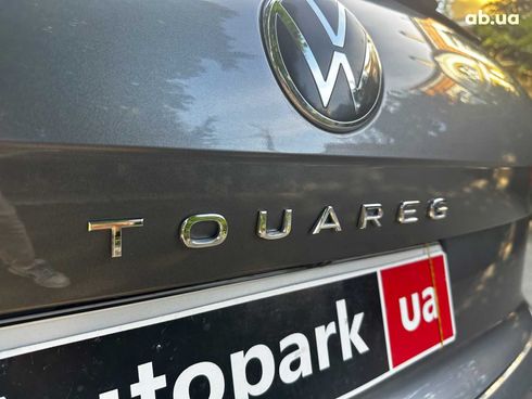 Volkswagen Touareg 2021 серый - фото 7