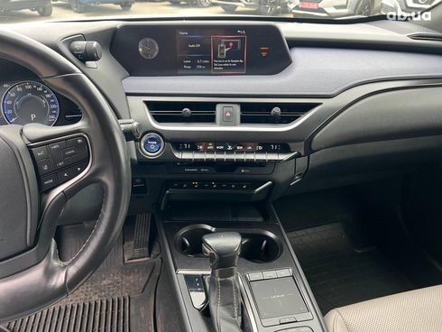 Lexus UX 2019 белый - фото 29