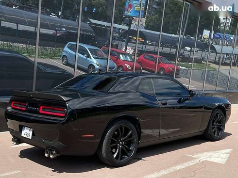 Dodge Challenger 2017 - фото 6