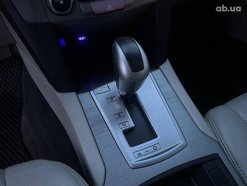 Subaru Legacy 2010 белый - фото 28