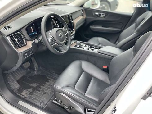 Volvo XC60 2022 - фото 12