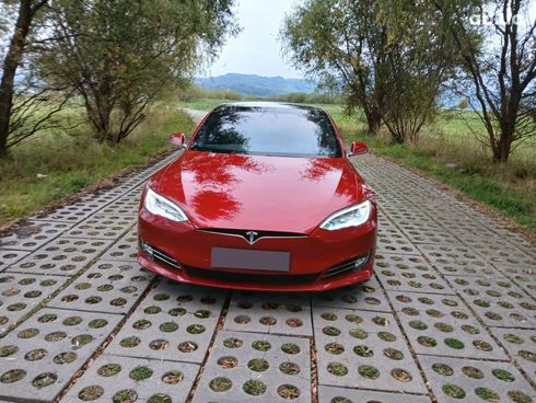 Tesla Model S 2019 красный - фото 2