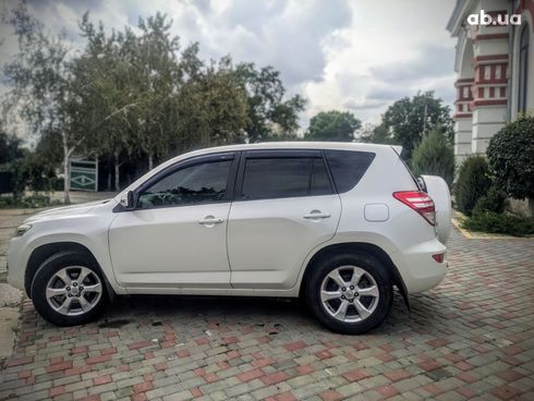 Toyota RAV4 2011 белый - фото 6