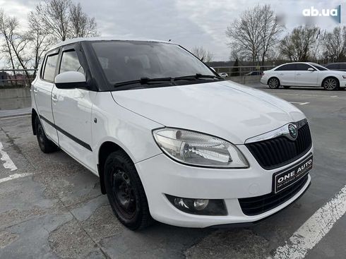 Skoda Fabia 2011 - фото 4