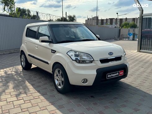 Kia Soul 2010 бежевый - фото 20