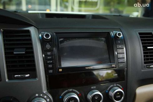 Toyota Sequoia 2012 - фото 16
