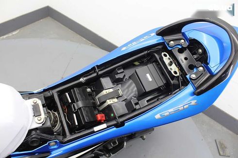 Suzuki GSR 2015 - фото 27