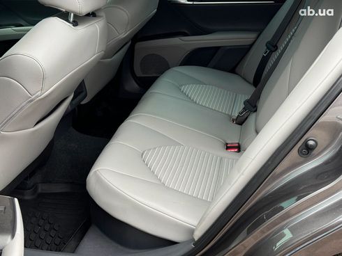 Toyota Camry 2022 серый - фото 20