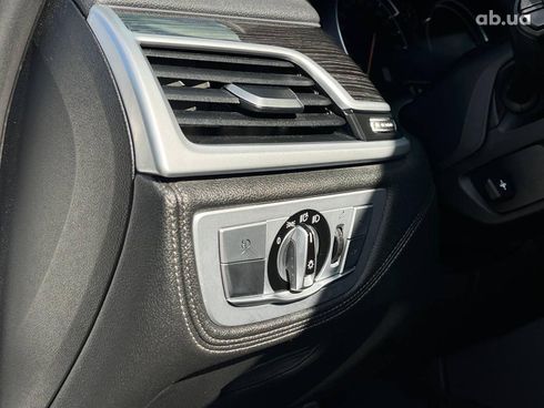 BMW 7 серия 2018 белый - фото 41