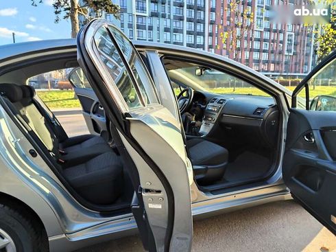 Toyota Avensis 2011 - фото 24