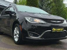 Продажа б/у Chrysler Pacifica 2017 года - купить на Автобазаре