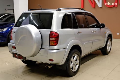 Toyota RAV4 2002 серебристый - фото 5