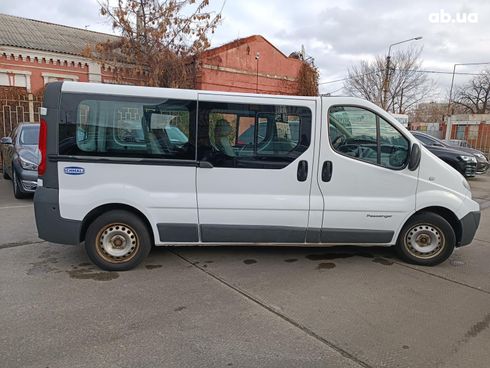 Renault Trafic 2009 белый - фото 7