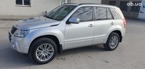 Suzuki Grand Vitara 2011 серебристый - фото 3