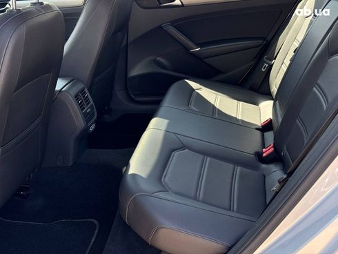 Volkswagen Passat 2021 серый - фото 27