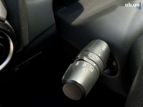 Toyota Yaris 2019 - фото 17