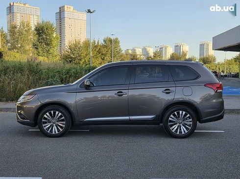 Mitsubishi Outlander 2018 - фото 12