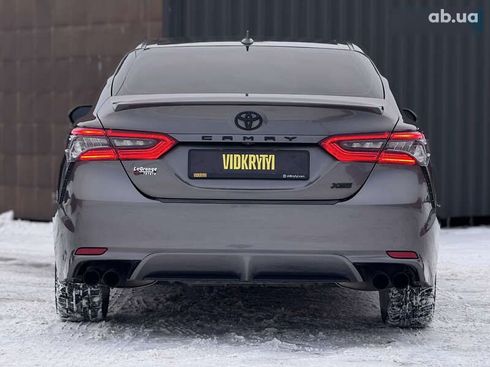Toyota Camry 2022 - фото 15