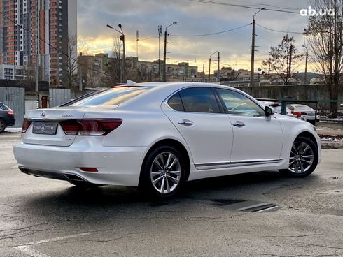 Lexus LS 2015 белый - фото 4