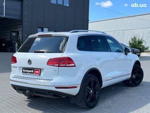 Volkswagen Touareg 2016 белый - фото 50