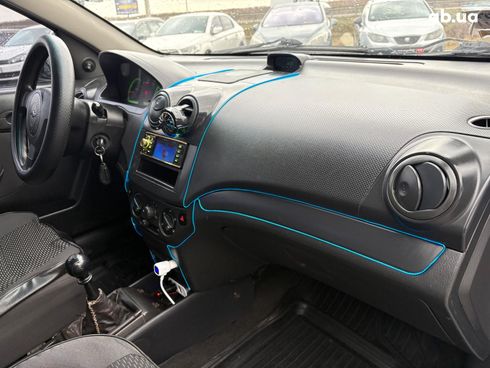 Chevrolet Aveo 2008 синий - фото 22