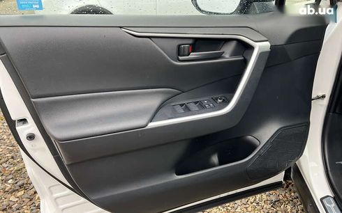 Toyota RAV4 2021 - фото 8