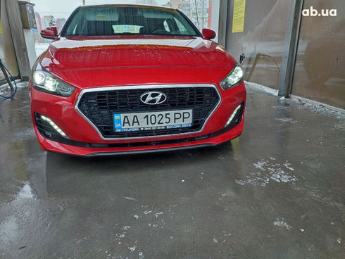 Hyundai i30 2019 красный - фото 2