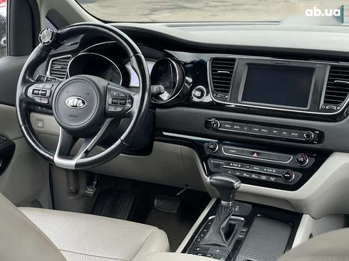 Kia Carnival 2017 - фото 21