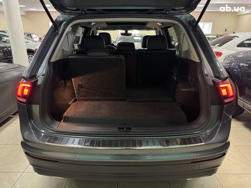 Volkswagen Tiguan 2018 серый - фото 11