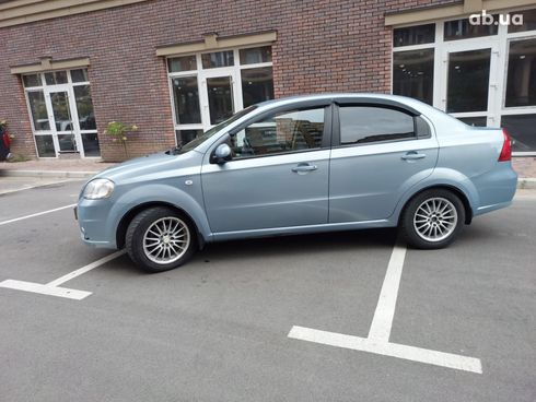 Chevrolet Aveo 2008 голубой - фото 18