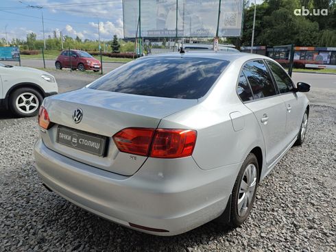 Volkswagen Jetta 2014 серебристый - фото 8