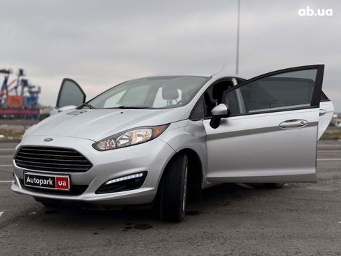 Ford Fiesta 2019 серый - фото 32