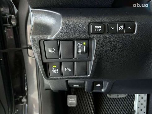 Lexus IS 2017 - фото 12
