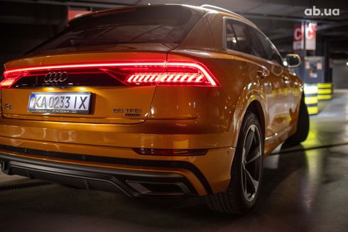 Audi Q8 2018 оранжевый - фото 4