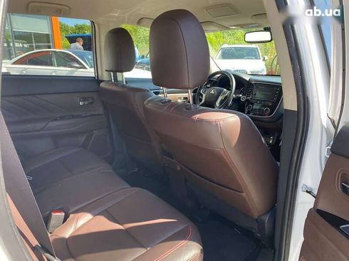 Mitsubishi Outlander 2018 - фото 25