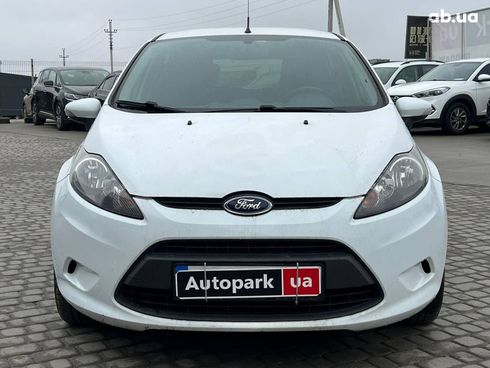 Ford Fiesta 2012 белый - фото 2