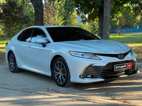 Toyota Camry 2022 белый - фото 5
