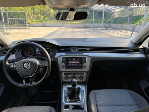 Volkswagen Passat 2015 серый - фото 18