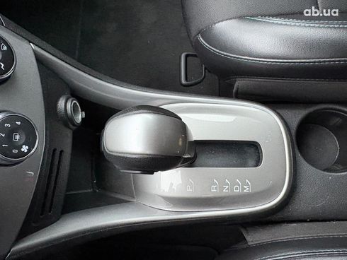 Chevrolet Trax 2016 белый - фото 23